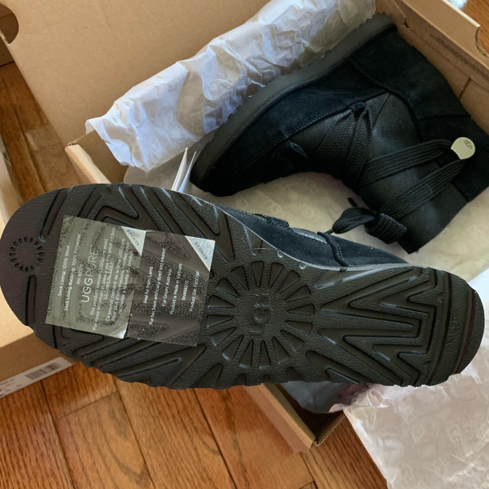 UGG CLASSIC FEMME LACE-UP BOOTS - Picture 8 of 8